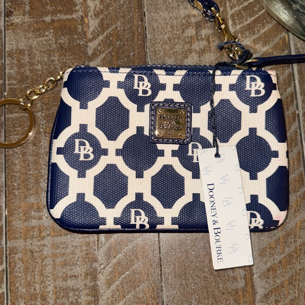 NWT, Dooney & Bourke  navy/ white key  wristlet . - Picture 2 of 5
